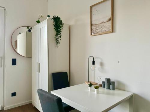 Modern Design Apartment with Free Parking