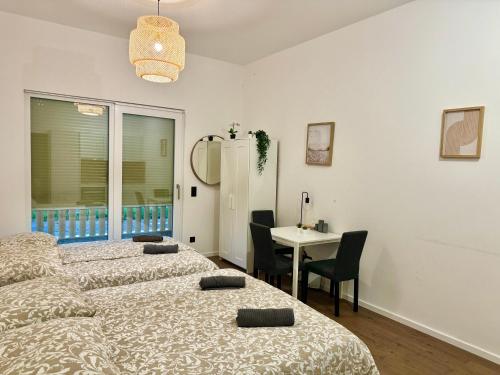 Modern Design Apartment with Free Parking