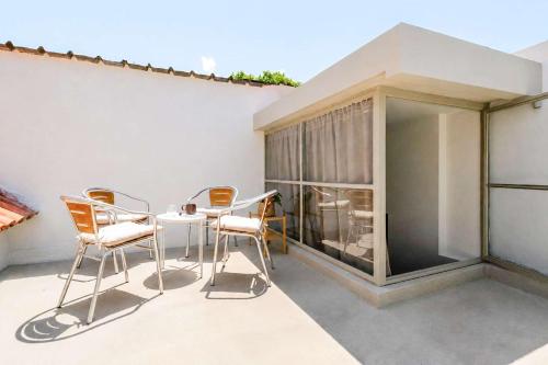 Neilis - Modern Retreat in Central Kalamata