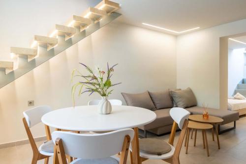 Neilis - Modern Retreat in Central Kalamata