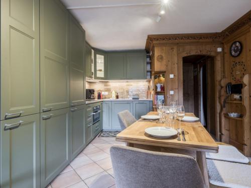 Le Cristal MT10 - Central Apartment - Close to ski lift - FreeParking & Pool