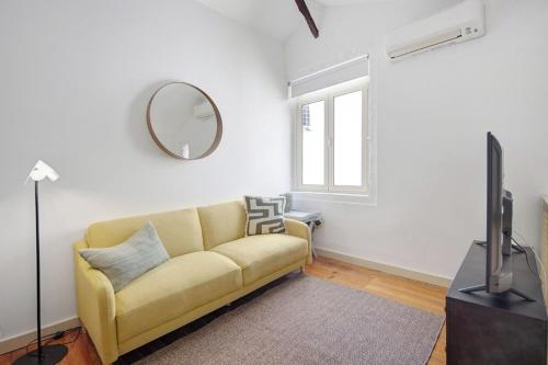 Charming One-Bedroom in Central Porto