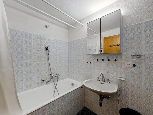Arcades 604 charming studio with south facing balcony