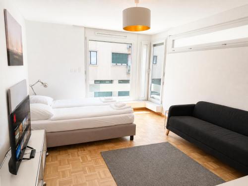 Stylish City Studio at Excellent Location - Art 1