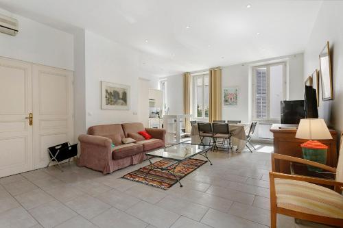 2 Bedroom Apartment Cannes Center
