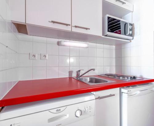 Residence Les Olympiades, Ski In-Out with WiFi in Val Thorens, "V15, V16" by Versant Collection