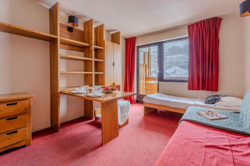 Residence Les Olympiades, Ski In-Out with WiFi in Val Thorens, "V15, V16" by Versant Collection