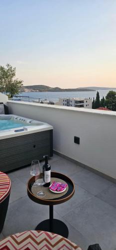 Brand new Lux apartment G & L with hot tub