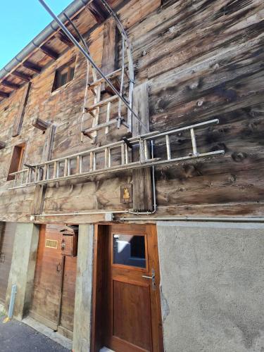 Urchiges Chalet mitten im Herzen von Leukerbad