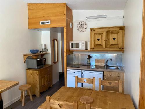 Studio rénové 5 pers · Ski aux pieds · Balcon exposé Sud · Proche commerces - FR-1-346-388