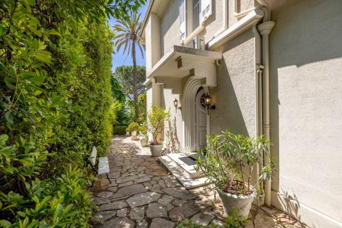 Cannes Luxury Rental - Belle epoque villa to rent close to Cannes center