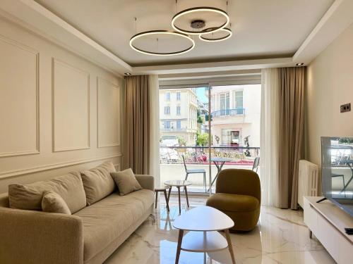 3P Luxe Carré d'Or Terrasse 30 mètres carrés Zone Piétonne Plage à Pied