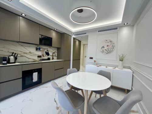 3P Luxe Carré d'Or Terrasse 30 mètres carrés Zone Piétonne Plage à Pied
