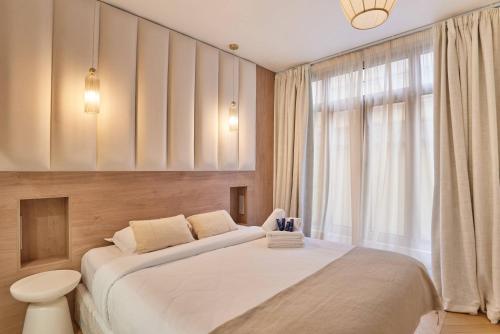 Apartment Centre de Paris by Studio prestige