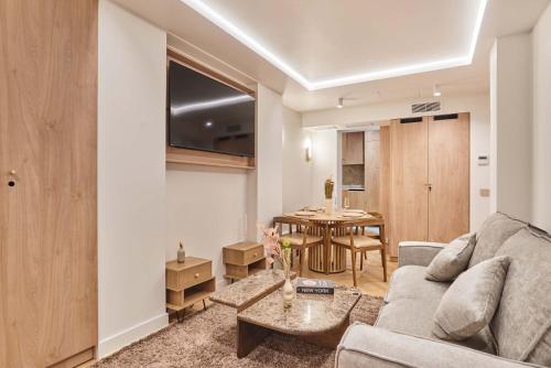 Apartment Centre de Paris by Studio prestige