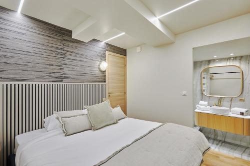 Apartment Le Marais place des Vosges by Studio prestige