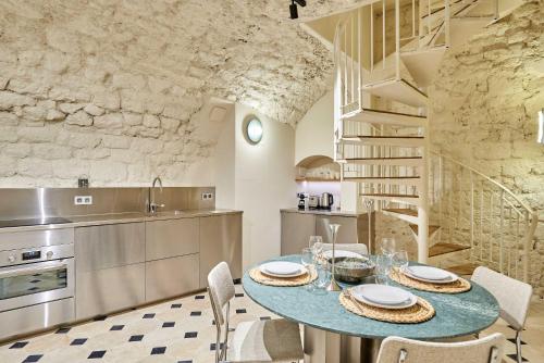 Sublim new triplex on Place des Vosges