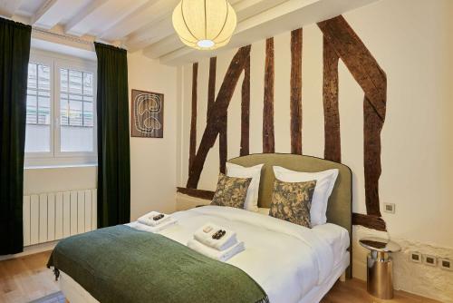 Sublim new triplex on Place des Vosges