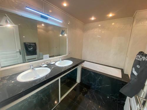 Le Cadre Royal - Vue sur le canal, Wi-fi, Climatisation et Parking