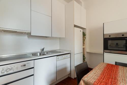 GuestHost - Spacious Apartment X8 Near San Babila