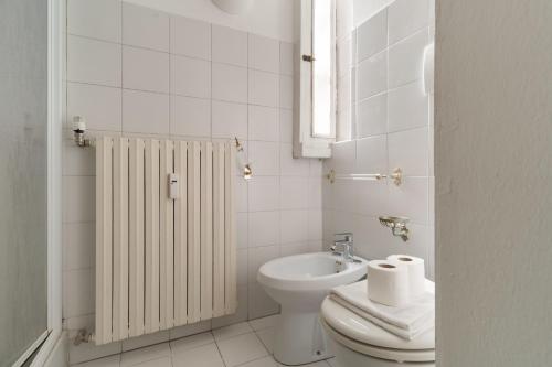 GuestHost - Spacious Apartment X8 Near San Babila