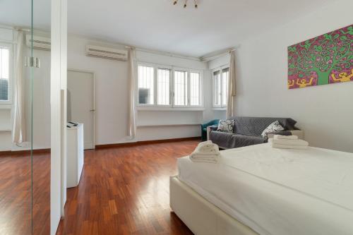 GuestHost - Spacious Apartment X8 Near San Babila