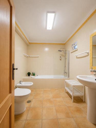 Entire flat 70sq m at Luz just 400m beach distance