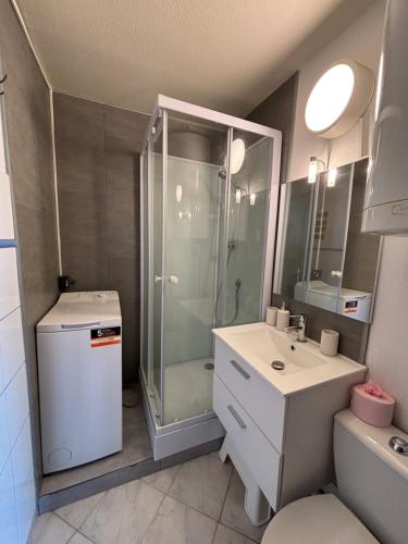 Bel Appartement 4-6 couchages, en bord de mer, accès direct à la plage