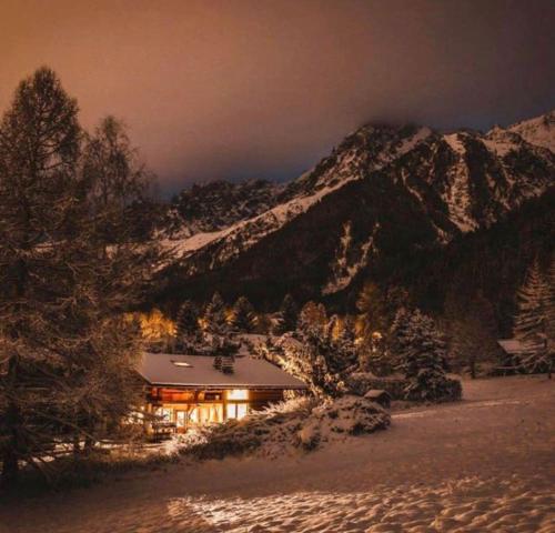 Chalet Taconnaz - Warm & Cosy 3BR Chalet with Fireplace in Nature - By Cozee Rentals photo 2