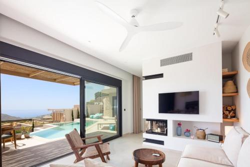 New Seaview villa Serenity with Heated Pool and BBQ in South Crete