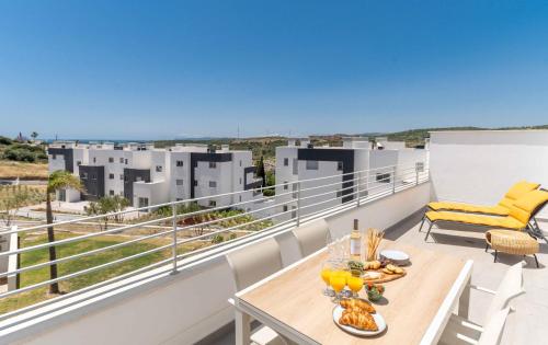 Sea View, Pool, Gym and Playground - Close to Beach and Town