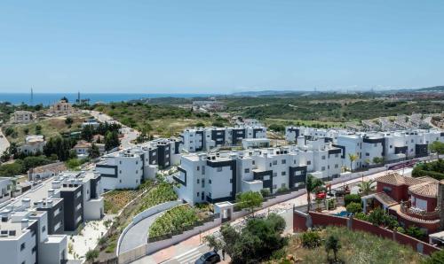 Sea View, Pool, Gym and Playground - Close to Beach and Town
