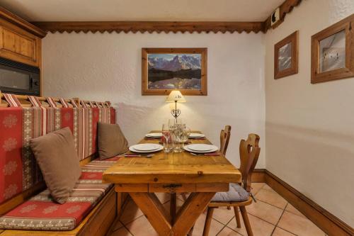 Grepon -City Center - Free Swimming pool, Sauna, Gym - Free Parking - By Cozee Rentals