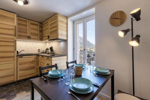 Epicea - Chic 2BR in city center, next to Train Station - By Cozee Rentals
