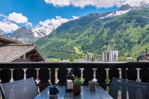 Clos Savoy - New Apartment Close to City center & Free parking - By Cozee Rentals