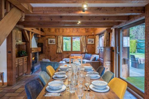 Chalet Altura- 5 Bedrooms - Jacuzzi and Sauna - By Cozee Rentals