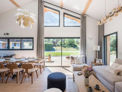 Chalet Bossonge 4 Bedrooms Nordic bath Parking and Garage By Cozee Rentals