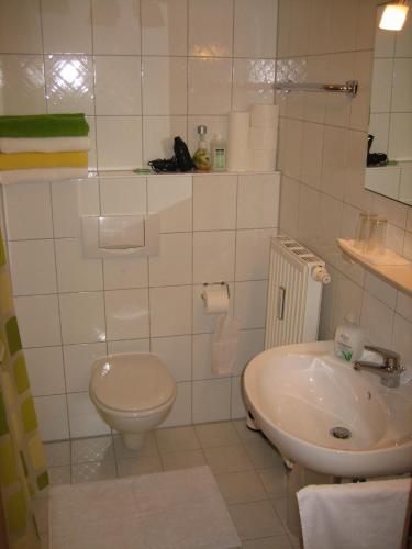 a white bathroom with a toilet and a sink at LITTLE ITALY Studio - EP Ticket Garantie in Rust