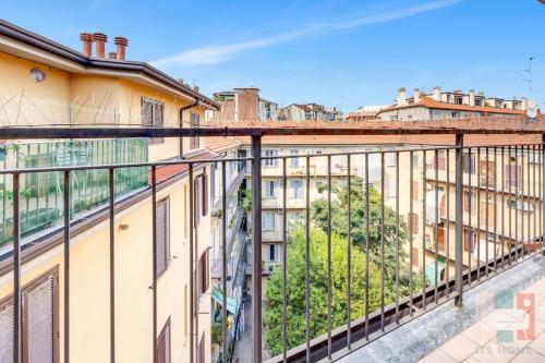 CAV2P5 - Spazioso Bilocale Panoramico a Milano
