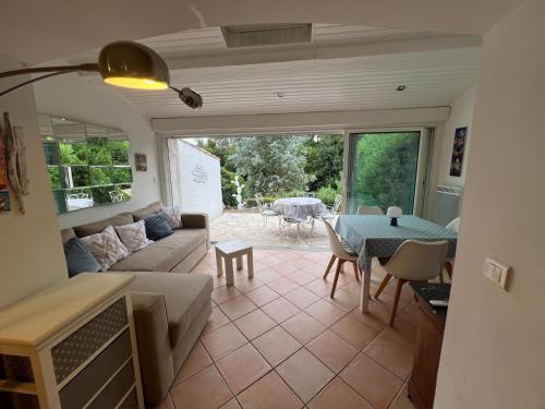 Charmante maison mitoyenne avec piscine, jardin et accès privé à la plage Sainte-Maxime