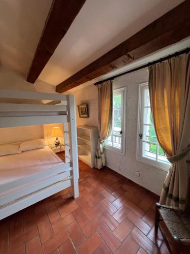 Charmante maison mitoyenne avec piscine, jardin et accès privé à la plage Sainte-Maxime