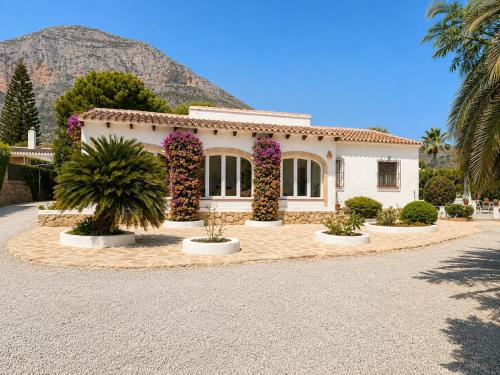 Villa in Javea with Private Pool & Mountain Views