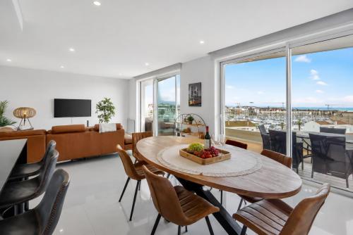 Penthouse by the Marina