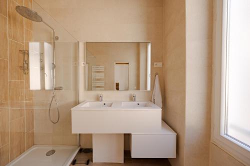 Cannes 1 bedroom apartment with sea view - 75M