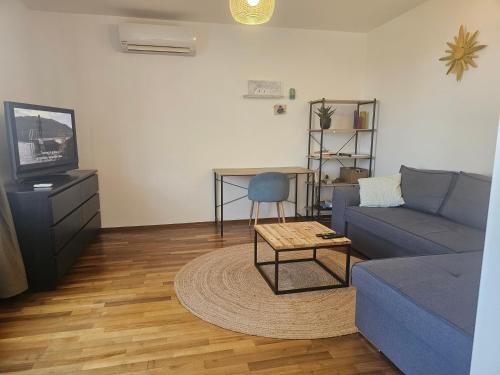 Sunny apartment 150 m from the sea