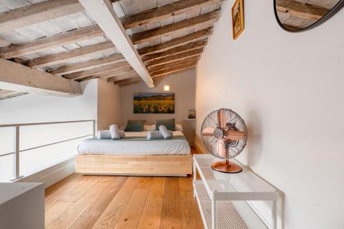 Modern Apt x4 SMN, 5 mins from Duomo, AC & Wi-Fi