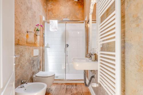 Modern Apt x4 SMN, 5 mins from Duomo, AC & Wi-Fi