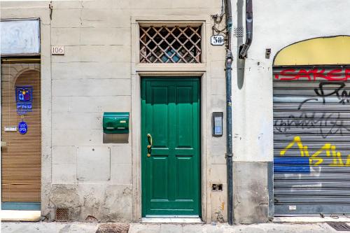 Modern Apt x4 SMN, 5 mins from Duomo, AC & Wi-Fi