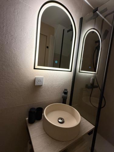 Le Secret des Ducs Love Room Jacuzzi Dijon