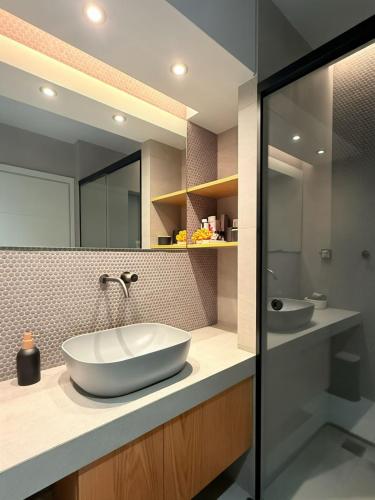 Sunny 2BR New Modern Apartment in Nea Smyrni